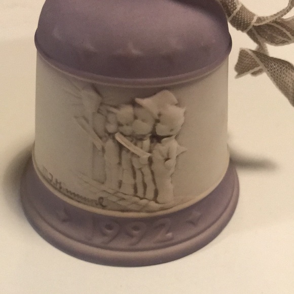Goebel Hummel Christmas Bell Harmony in Four Parts Fourth Edition 1992 - Picture 7 of 10